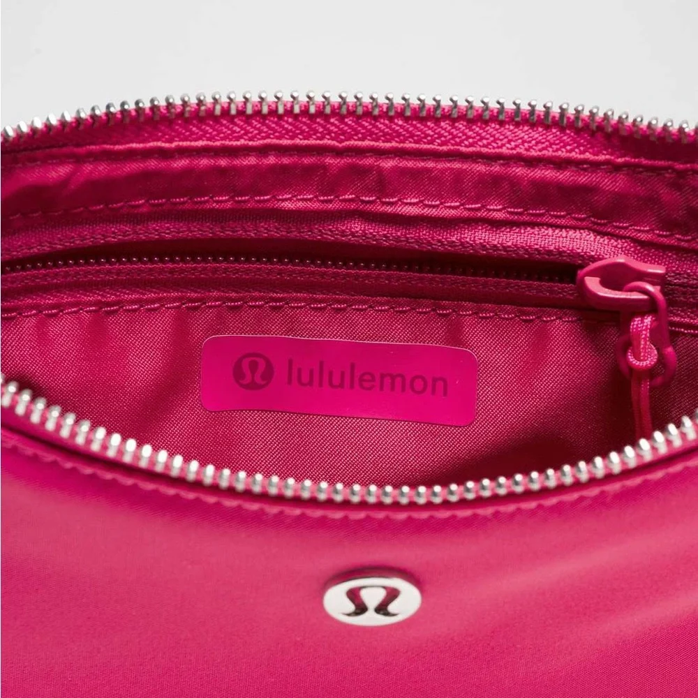 Lululemon City Essentials Mini Shoulder Bag 1L - Picture 4 of 5